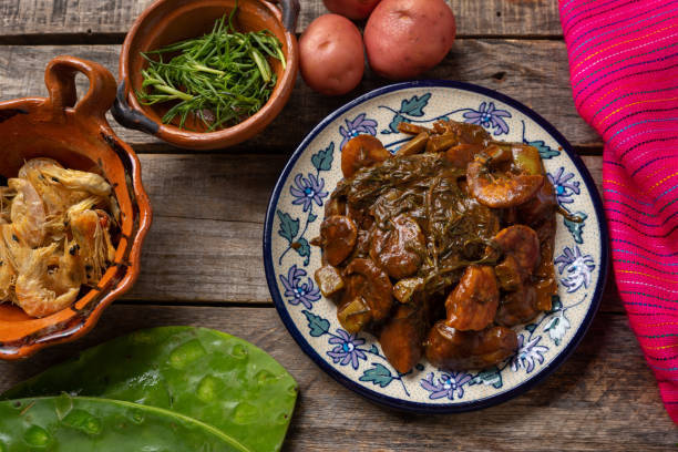 Romeritos con tortas de camarón 