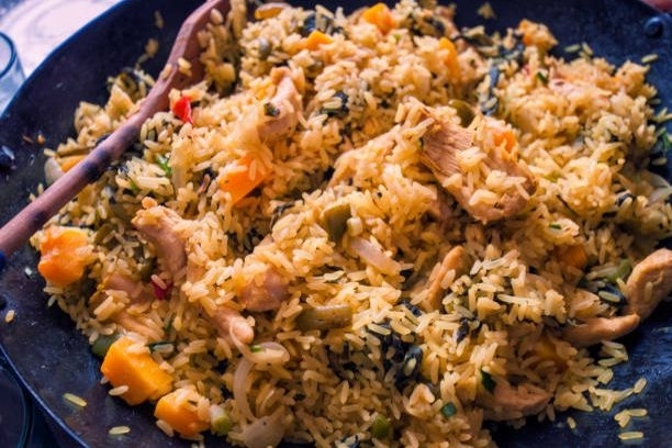 Arroz a la cubana con pollo