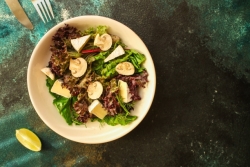 Preparar Ensalada de espinacas con champiñones